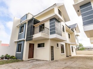 Townhouse For Sale In Maitim 2nd East, Tagaytay