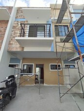 Townhouse For Sale In Malanday, Valenzuela