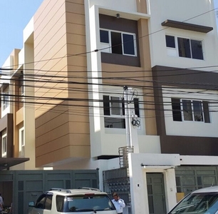 3 Storey Townhouse For Rent in Quezon City near St Lukes Hospital