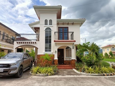 House for rent with nice mountain view in Fonte Di Versailles Subd., Minglanilla