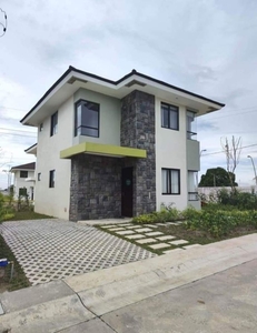 Loft Style Bi-Level Penthouse in Tagaytay