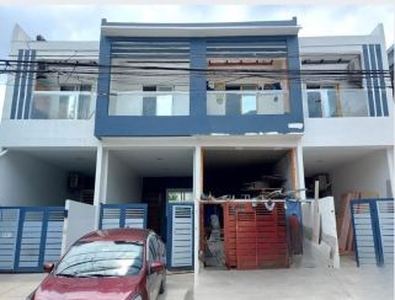 3 Bedrooms Townhouse with 2 Garage For Sale near Mindanao Avenue Quezon City