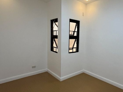 5BR Townhouse for Sale in Kamuning, Quezon City