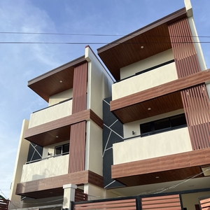 3 Story Townhouse with w/ 4 spacious bedrooms 3 TB