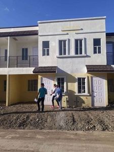 For sale 3 Bedroom Townhouse w/ balcony and tiles 6 yrs to pay in Cavite