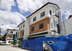 3 STOREY SINGLE ATTACHED HOUSE AND LOT IN CULIAT QUEZON CITY NEAR VISAYAS AVENUE