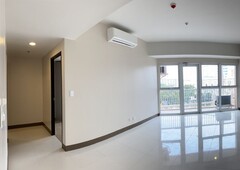 1 Bedroom with balcony For Sale in Park Mckinley West, Taguig