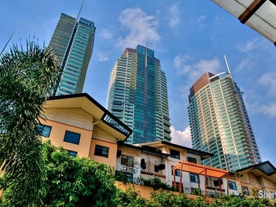 Luxurious modern loft unit in Makati loft unit near greenbelt