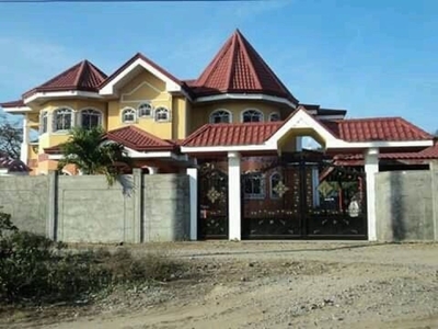 2-Storey House Elegant Beach House 5 Bedroom For Sale Located In La Union