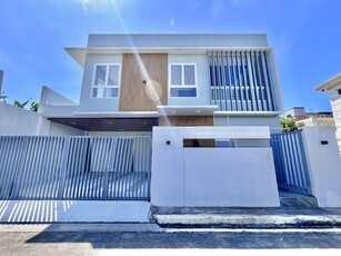 Step into contemporary elegance with this brand new house and lot featuring mode