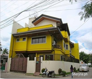 Three-level structure house at Talisay City