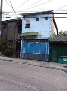 Lot with old house in Guadalupe viejo, Makati