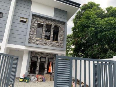 Newly built house for Rent with 3 bedrooms and 4 bathrooms in Las Piñas
