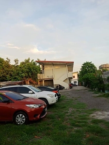 Taguig apartment with car parking near BGC and Arca South