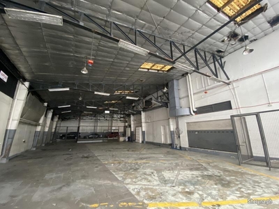 Makati Warehouse 700+ sqm with parking high ceiling