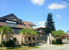 VACATION HOUSE WITH POOL IN TAGAYTAY FOR SALE!