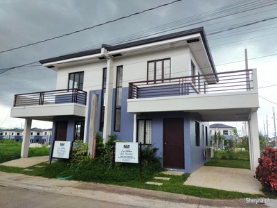 Premium Duplex with Balcony House in Santo Tomas