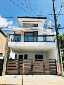 House and Lot For Sale near Don Antonio Heights, Commonwealth,Quezon City