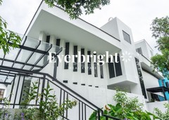 FOR SALE 4BR Bright House in Mckinley Hill Village