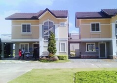 Single attached 5 bedroom house w balcony and 700k discount