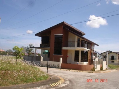 House and Lot for Rent with 2 car garage, in Batangas