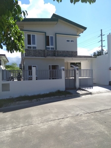 Single detached house inside an exclusive subdivision at Molave Highlands