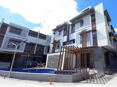 Townhouse For Sale In San Miguel, Manila
