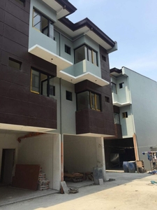 Townhouse for Rent Pasay near Buendia Aad Libertad, La Salle, St. Scho.