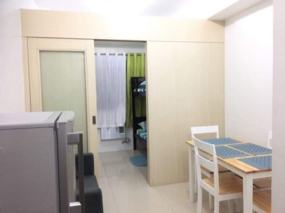 Fully furnished 1-BR unit in Berkeley Residences (in front of Ateneo)