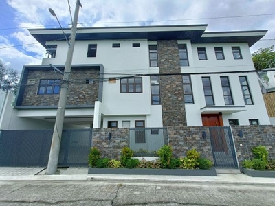 Corner House and Lot for Sale in Merville Park Paranaque with Pool-MD