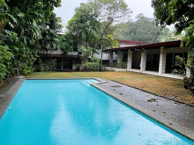 Villa For Sale In South Forbes, Makati
