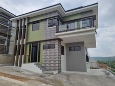 5 bedroom house and lot in Minglanilla Highlands