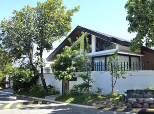 Modern Corner House for Sale in Bf Homes Paranaque