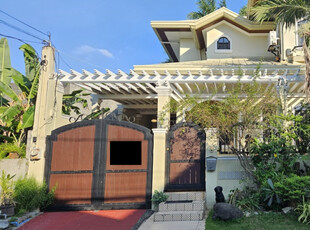 Sale or Rent: Duplex with Jacuzzi in Merville Paranaque