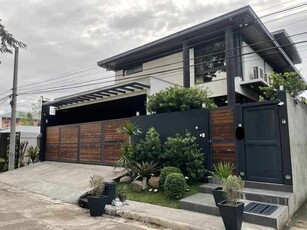 Villa For Sale In Pasong Tamo, Quezon City