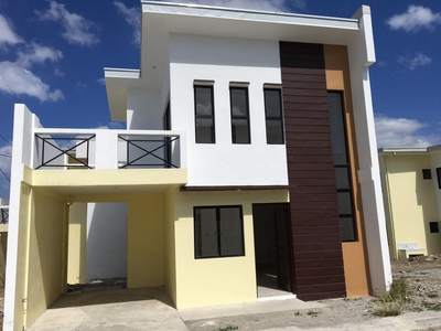 For Rent 3-Bedroom House with Car Park in a gated community