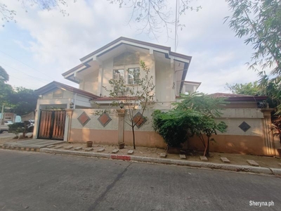 SEMI FURNISHED 2 STORY HOUSE IN BRGY BF HOMES