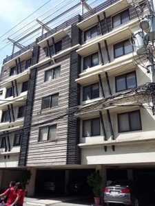 Studio/Loft type Apartment Unit For Rent in Makati City near offices & malls.
