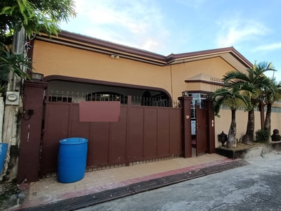 Bungalow House for Sale in Bf Resort Village, Las Pinas