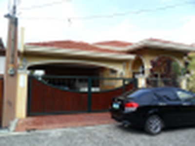 2-level house w/ pool For Sale Philippines