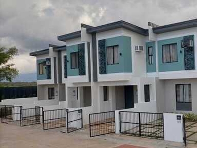 Townhouse For Sale In Vista Alegre, Bacolod