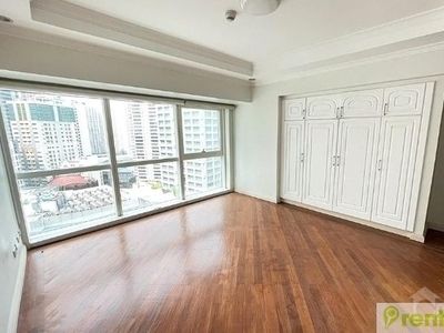 Deluxe 3 Bedroom with Parking at Fraser Place Makati