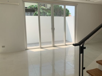 5BR House for Rent in Palms Pointe, Muntinlupa