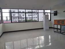 Three storey commercial building in Pusok