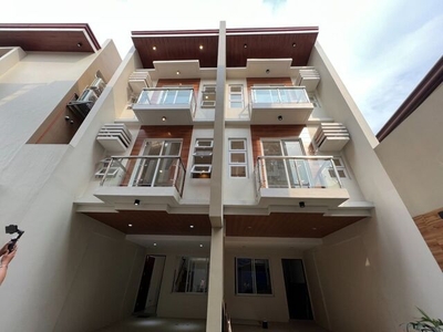 Townhouse For Sale In Sangandaan, Quezon City