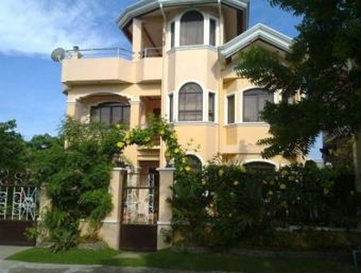 CORONA DEL MAR 4-BEDROOM HOUSE For Sale Philippines
