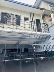 Townhouse For Rent In Valenzuela, Makati