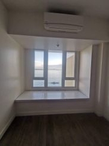 For Sale: 3BR Condo with Balcony in Viridian Greenhills San Juan City