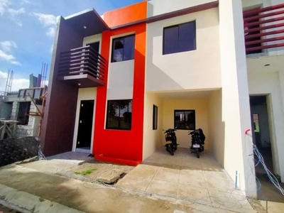 Townhouse For Sale In San Roque, Santo Tomas