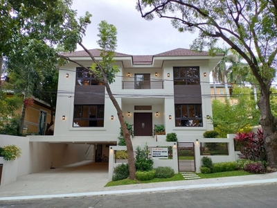 5 Bedroom House and Lot for Sale in Tahanan Village Parañaque City